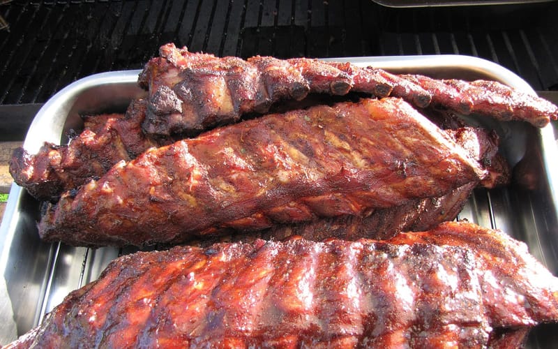Glazed smoked pork ribs