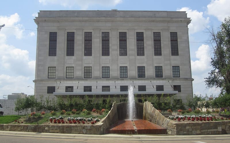 The U.S. Courthouse on the state line in Texarkana