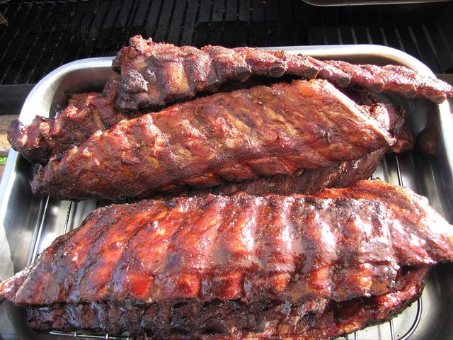 Glazed smoked pork ribs